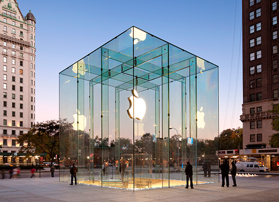 Стеклянынй куб магазина Apple
