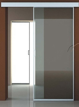 Одностворчатая стеклянная раздвижная дверь с алюминиевым обрамлением створки  (анадированный алюминий и прозрачное стекло)